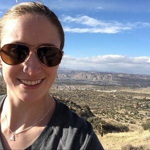 Meet your Posher, Danielle